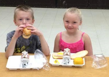 Blog-Congressman-Visits-Feeding-Program-kids Blog-Congressman-Visits-Feeding-Program-kids